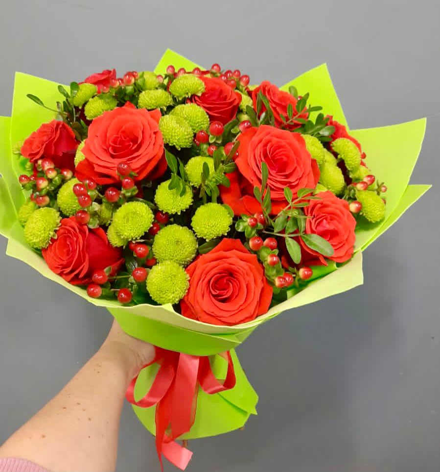 Букет цветов из: Хризантемы и Розы в Слюдянке