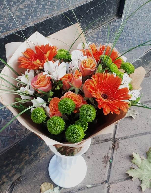 Букет цветов из: Герберы, Хризантемы, Альстромерии и Розы в Слюдянке