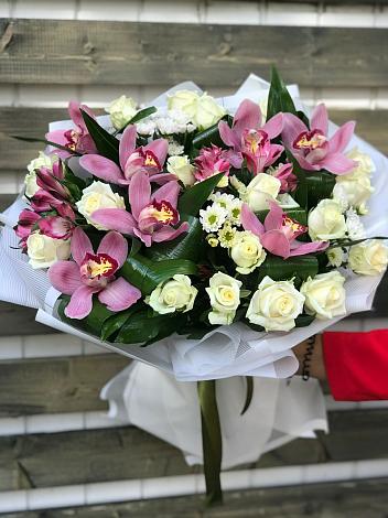Букет цветов из: Розы и Хризантемы в Слюдянке