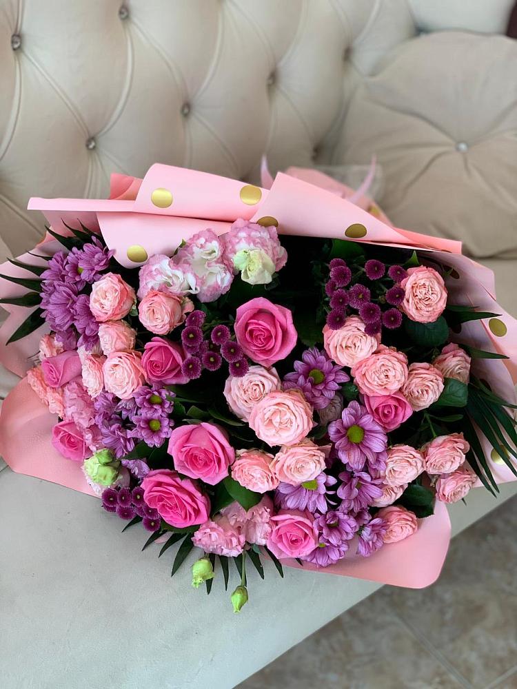 Букет цветов из: Хризантемы, Розы и Лизиантусы в Слюдянке