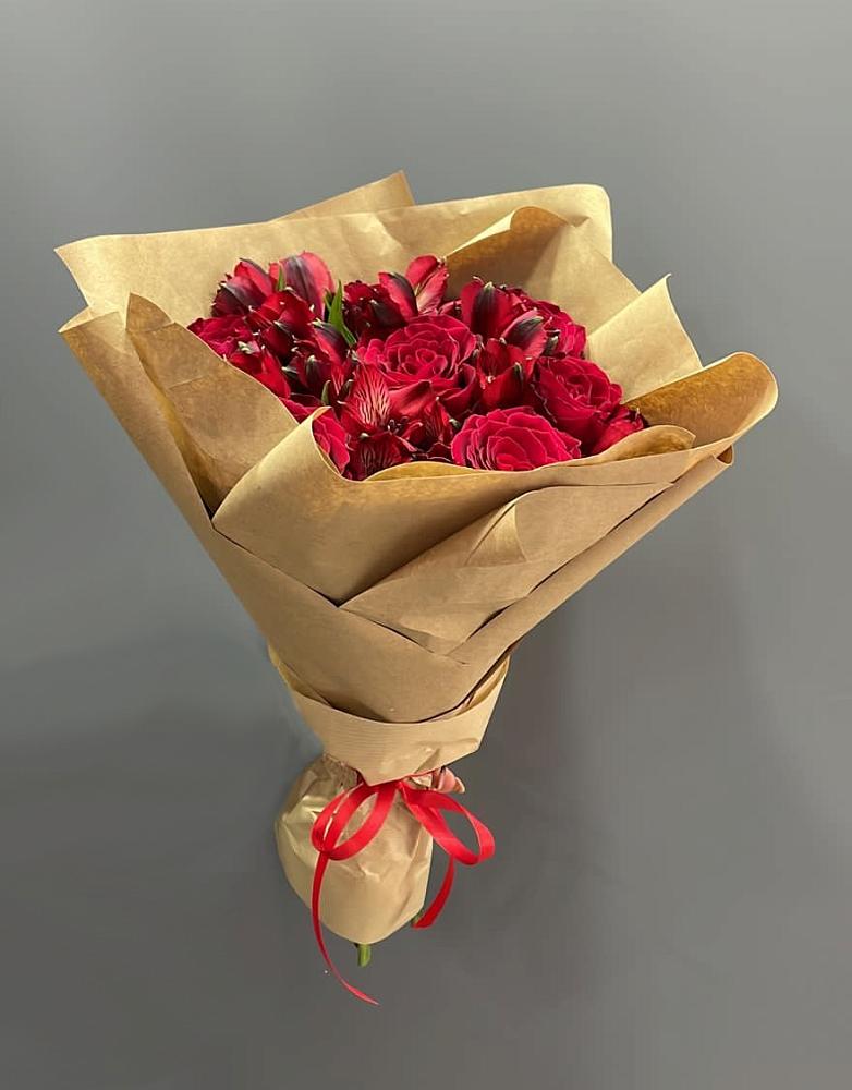 Букет цветов из: Альстромерии и Розы в Слюдянке