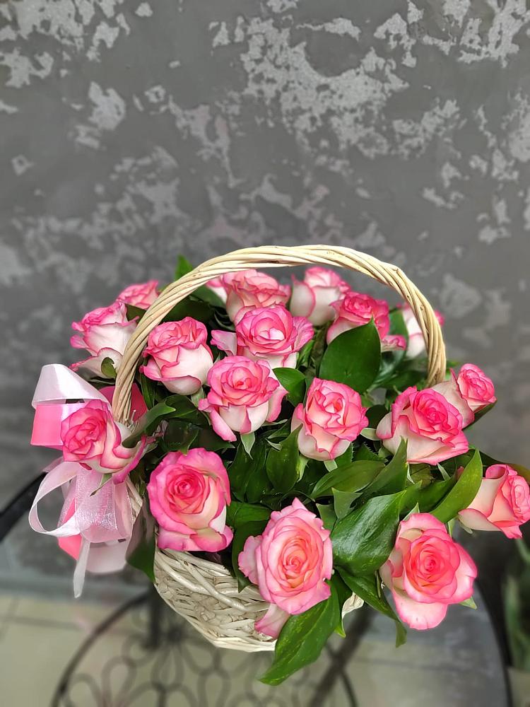 Цветочная композиция из Розы в корзине в Слюдянке