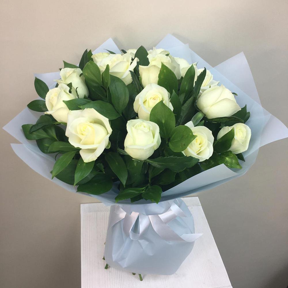 Букет 15 Белых роз Проуд в Слюдянке