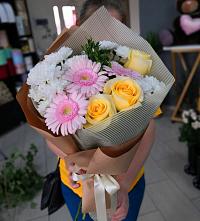 Букет цветов из:  Герберы, Розы и Хризантемы в Слюдянке