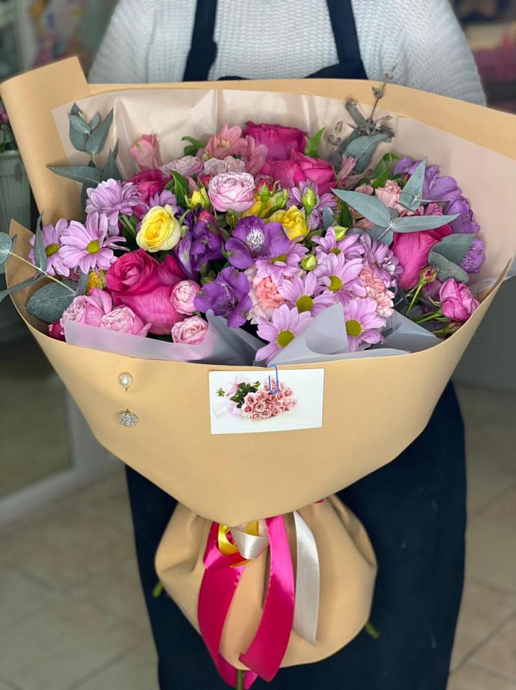 Букет цветов из: Хризантемы, Гвоздики и Альстромерии в Слюдянке