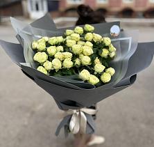 Букет Белые кустовые розы Солинеро в Слюдянке