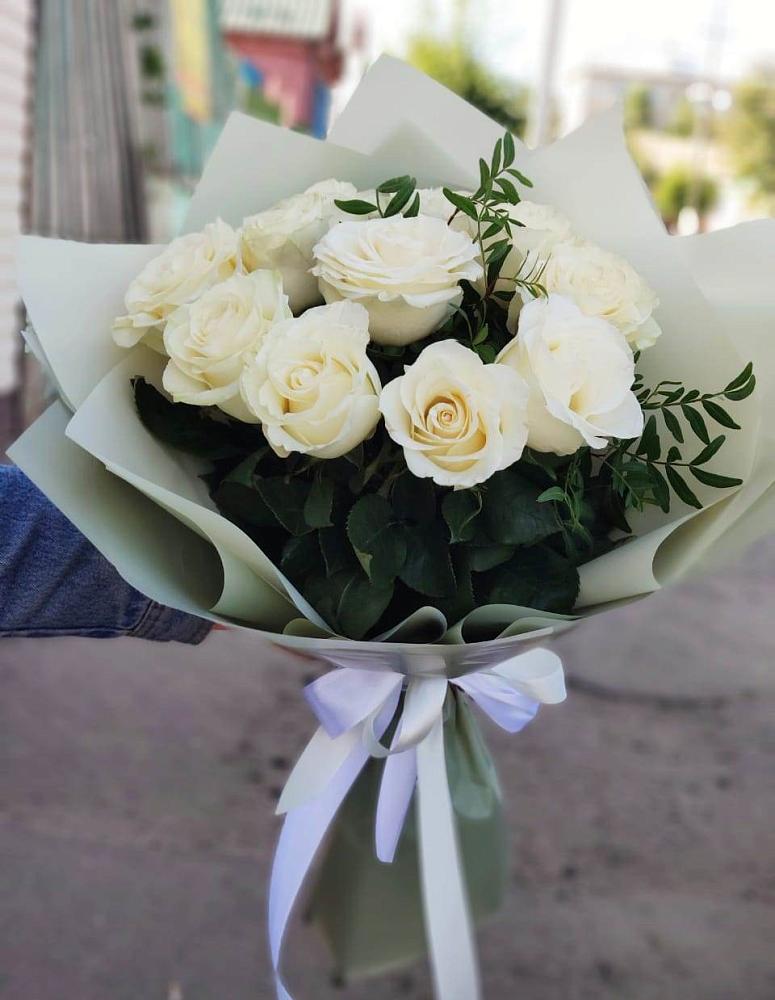 Букет Белые розы Проуд в Слюдянке