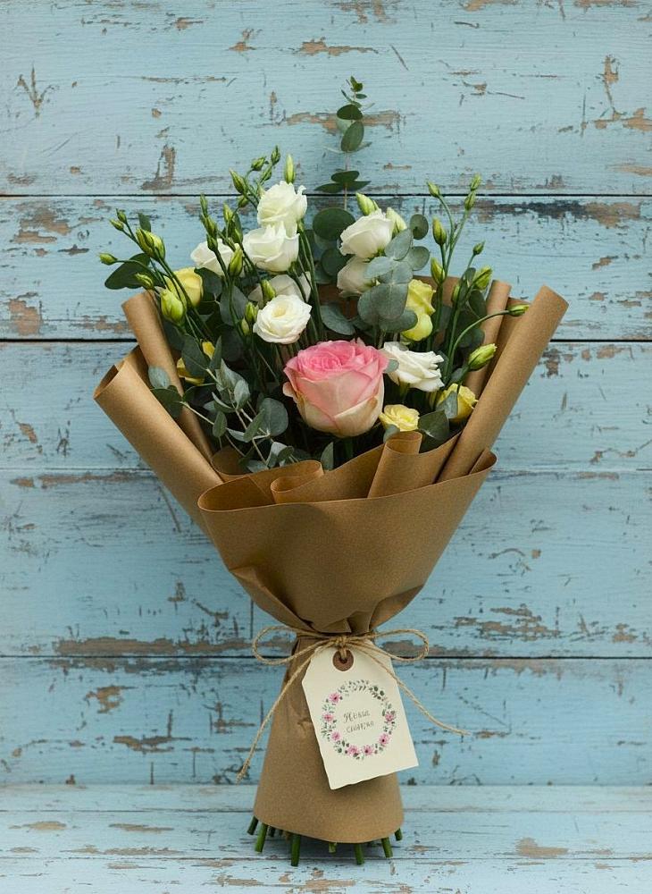 Букет цветов из: Розы и Лизиантусы в Слюдянке