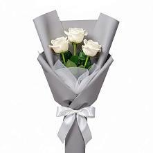 Букет 3 белые розы в Слюдянке