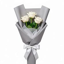 Букет 3 белые розы в Слюдянке