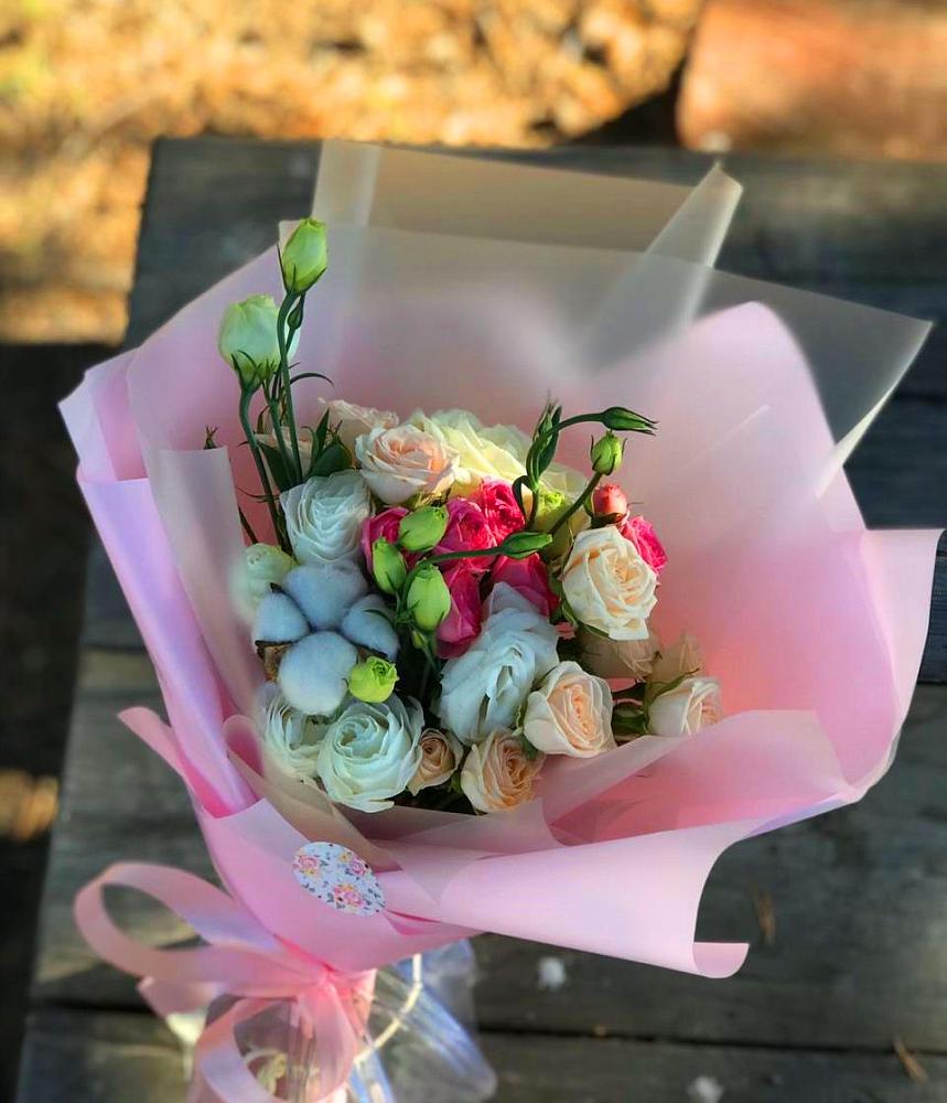 Букет цветов из: Розы и Лизиантусы в Слюдянке