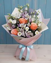 Букет цветов из:  Лизиантусы, Розы, Альстромерии и Гипсофила в Слюдянке