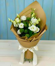 Букет цветов из:  Хризантемы и Лизиантусы в Слюдянке