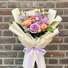 Букет цветов из:  Лизиантусы и Розы в Слюдянке