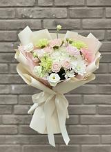 Букет цветов из:  Гвоздики, Розы, Лизиантусы и Хризантемы в Слюдянке