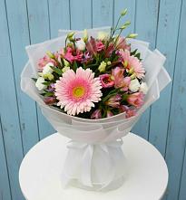 Букет цветов из:  Герберы, Альстромерии и Лизиантусы в Слюдянке