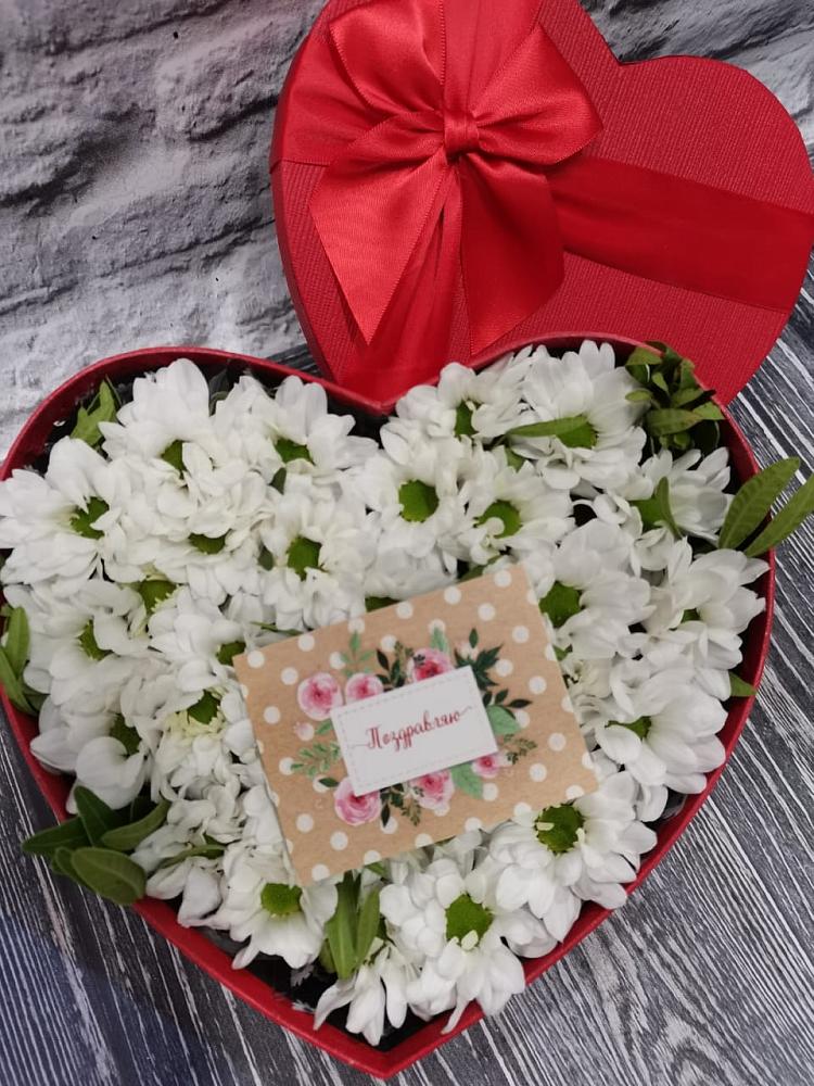 Цветочная композиция из Хризантемы в виде сердца в Слюдянке