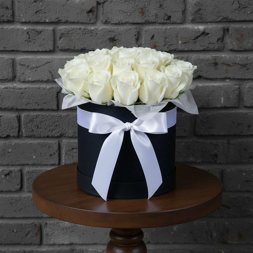 Цветочная композиция из Розы в шляпной коробке в Слюдянке