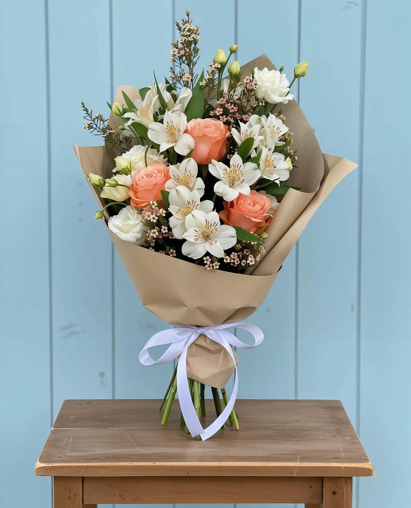 Букет цветов из: Альстромерии, Лизиантусы, Розы и Хризантемы в Слюдянке