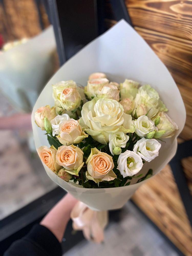 Букет цветов из: Розы и Лизиантусы в Слюдянке