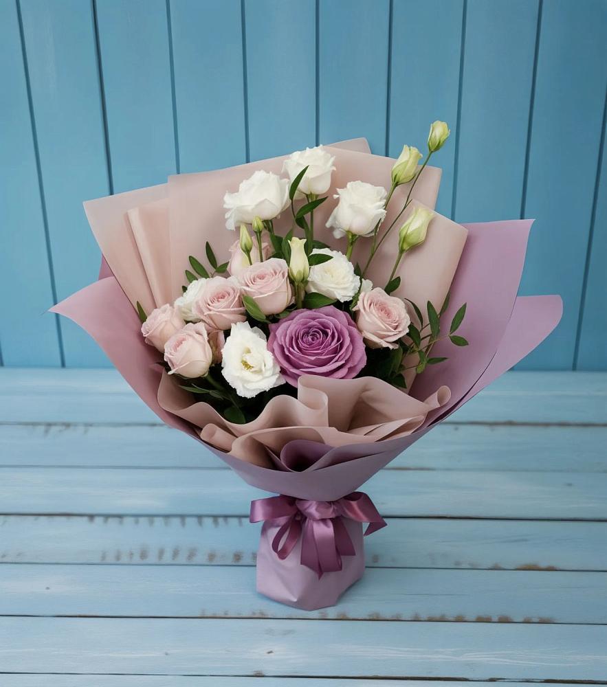 Букет цветов из: Розы и Лизиантусы в Слюдянке